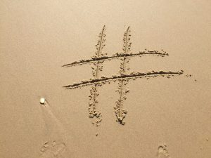 Hashtag op het strand